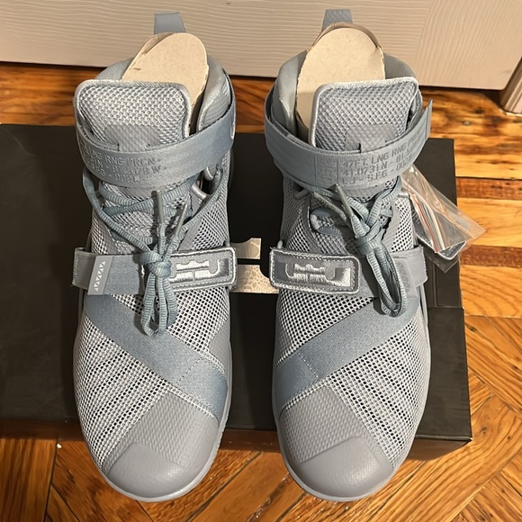 NEW MENS NIKE BASKETBALL LEBRON JAMES Soldier IX / 9 PRM in Blue Grey , US 10.5 - Picture 2 of 5